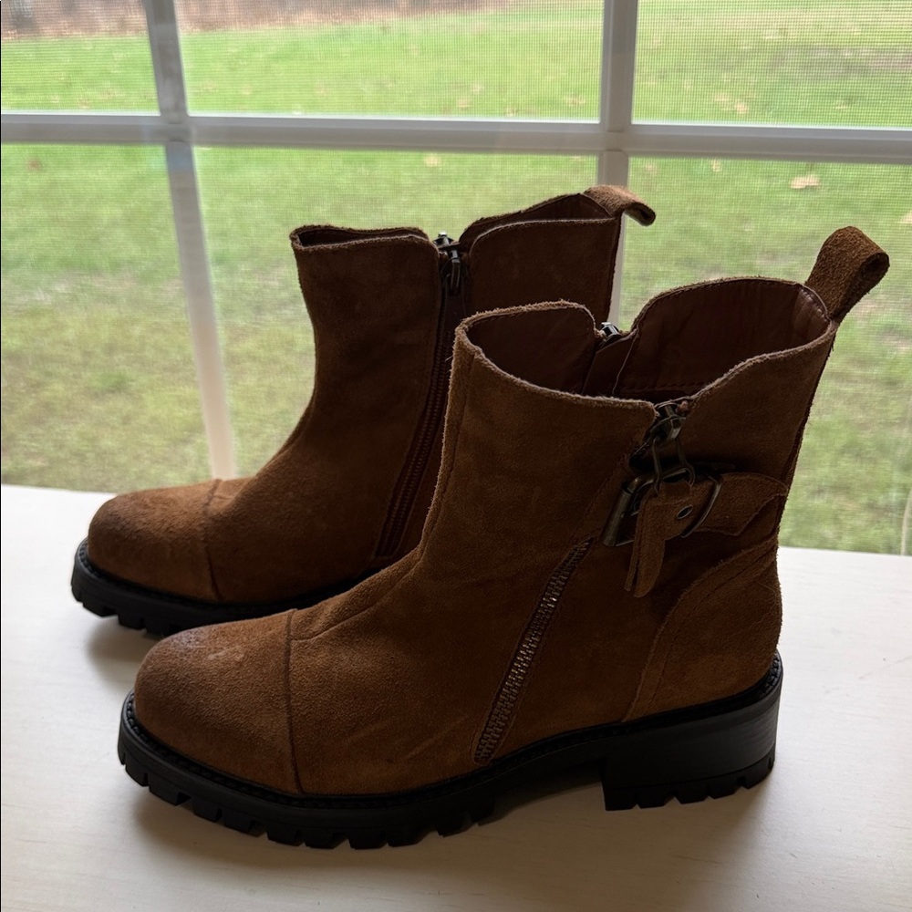 W D Collection Brown Suede Ankle Boots Lug Sole Buckle Size 6 - Picture 2 of 7